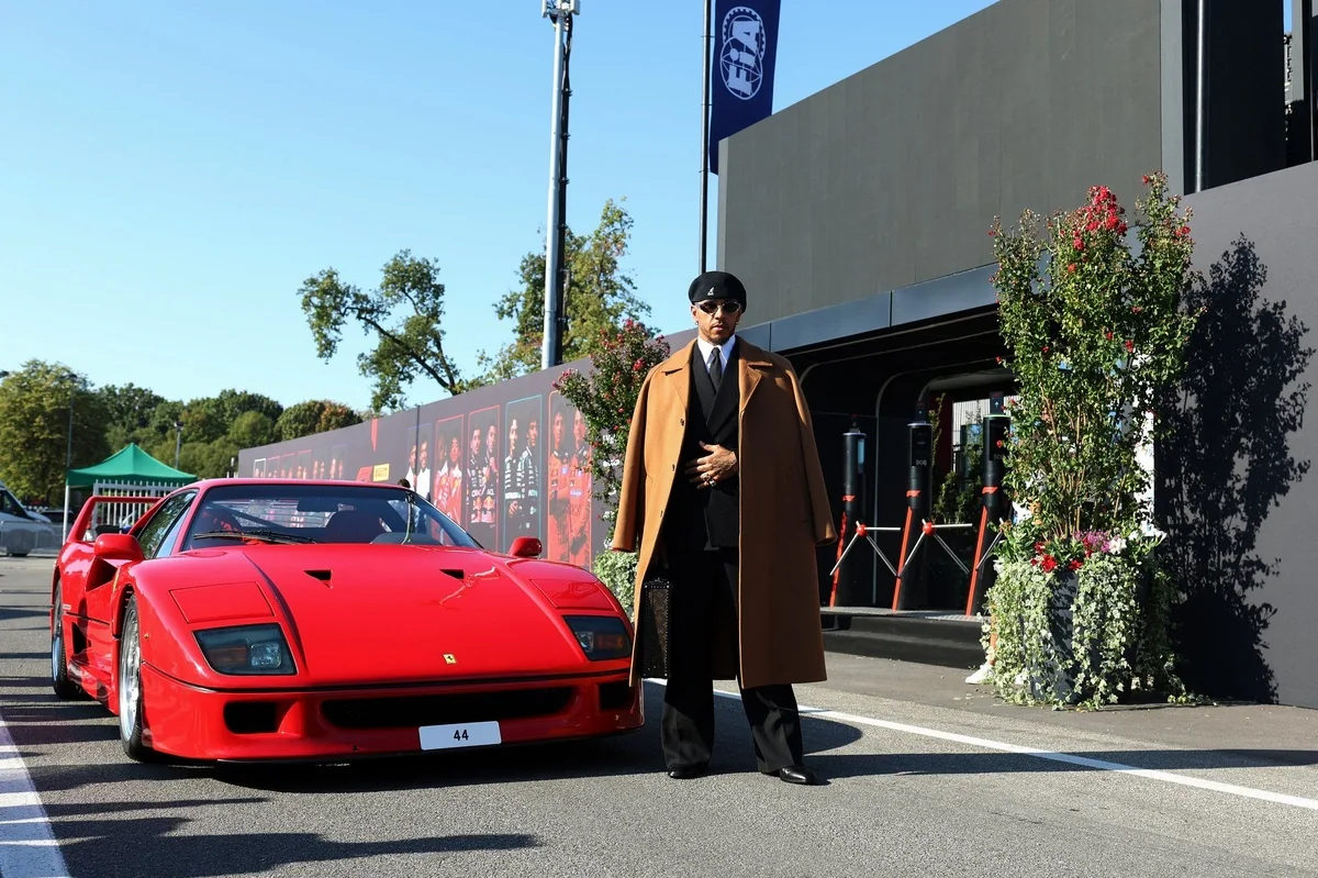 Льюис Хэмилтон приехал в Монцу на восстановленном Ferrari F40