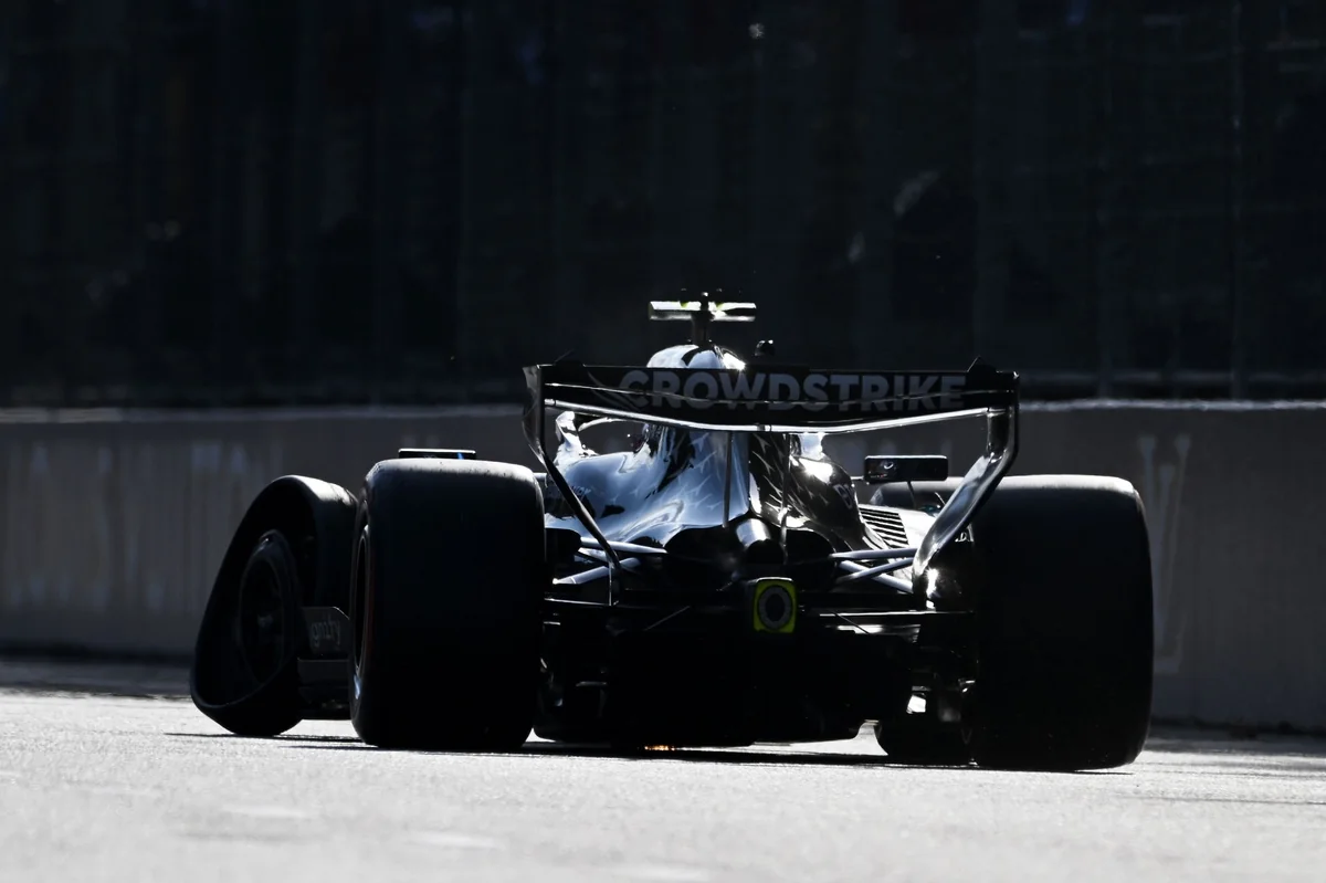 Джордж Расселл завоевал поул в Баку, Кими Антонелли разбил Mercedes в Q1