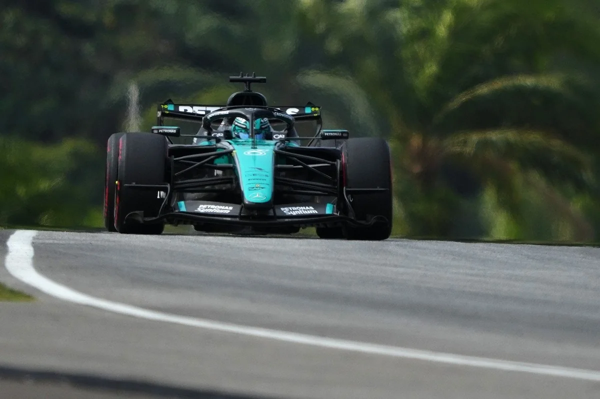 Джордж Расселл назвал Mercedes «отстающей от темпа» после практик в Сепанге