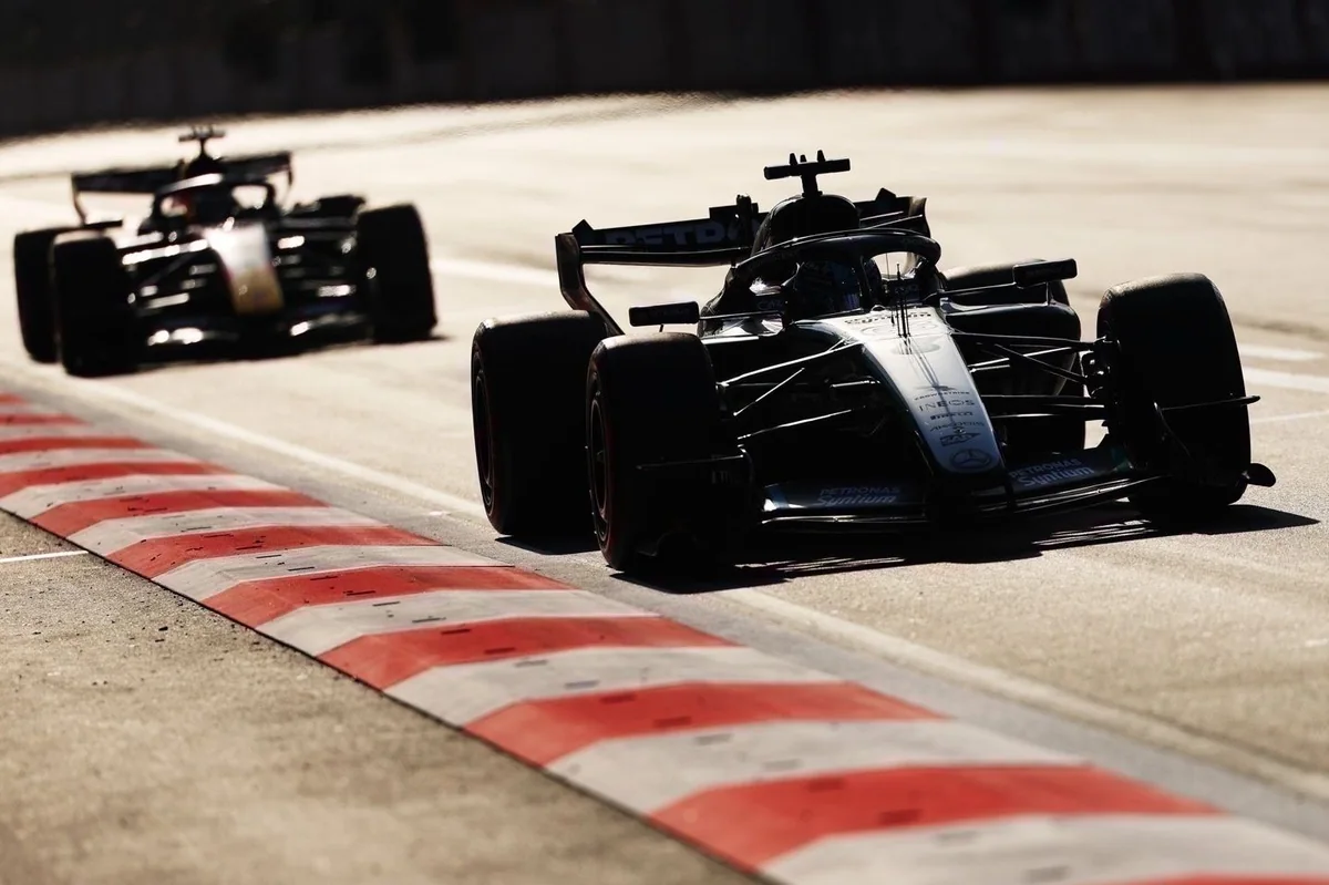 Финиш Расселла и Ферстаппена стал 11-м по плотности в истории F1