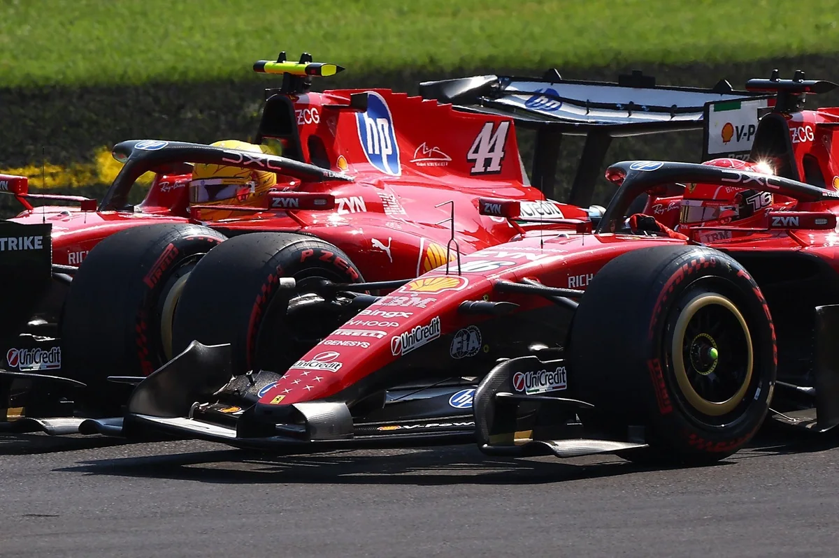 Леклер объяснил, почему не копировал стиль Хэмилтона в Ferrari