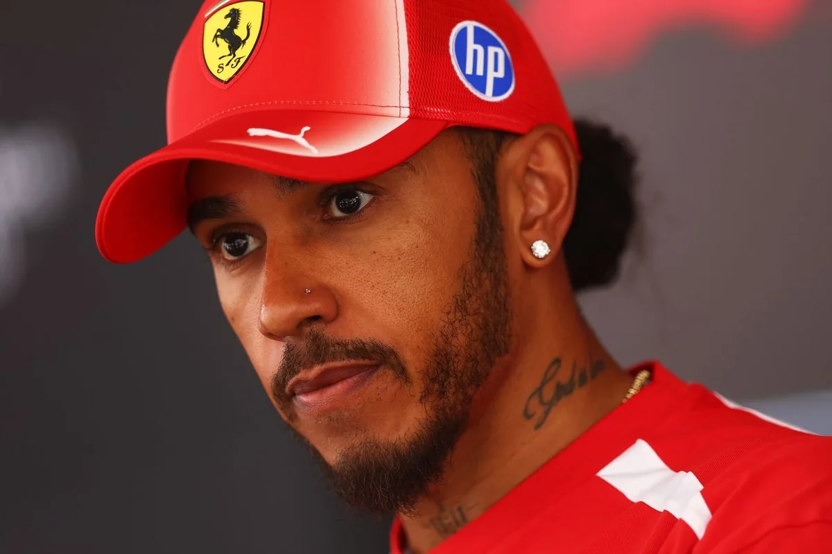 Хэмилтон не просит Ferrari о приоритете перед Леклером