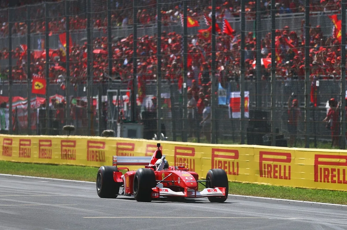 Феттель эмоционально почтил Шумахера за рулем Ferrari F2002 в Монце